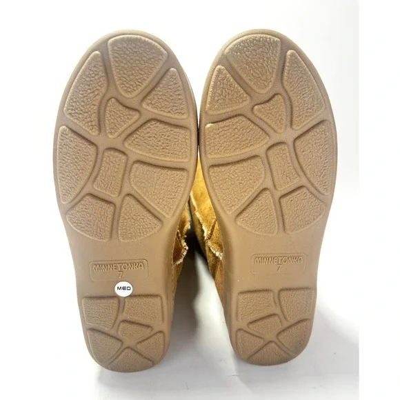 Minnetonka Womens Size 7 Beige Tan Sheepskin Sherpa Fur Lined Boot Calf - Picture 4 of 6